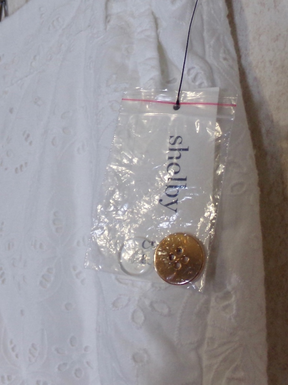 NWT Crown & Ivy Shelby Embroidered, Scalloped Hem 4 Pocket White Shorts Size 6 - Picture 2 of 16